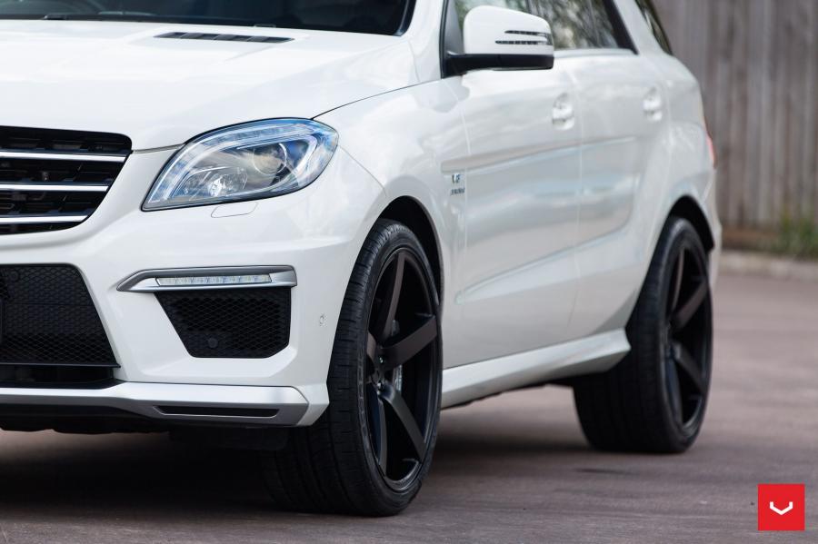 Детали экстерьера Mercedes-AMG ML63 on Vossen Wheels (CV3R) 2017 года  (фото 19 из 26)